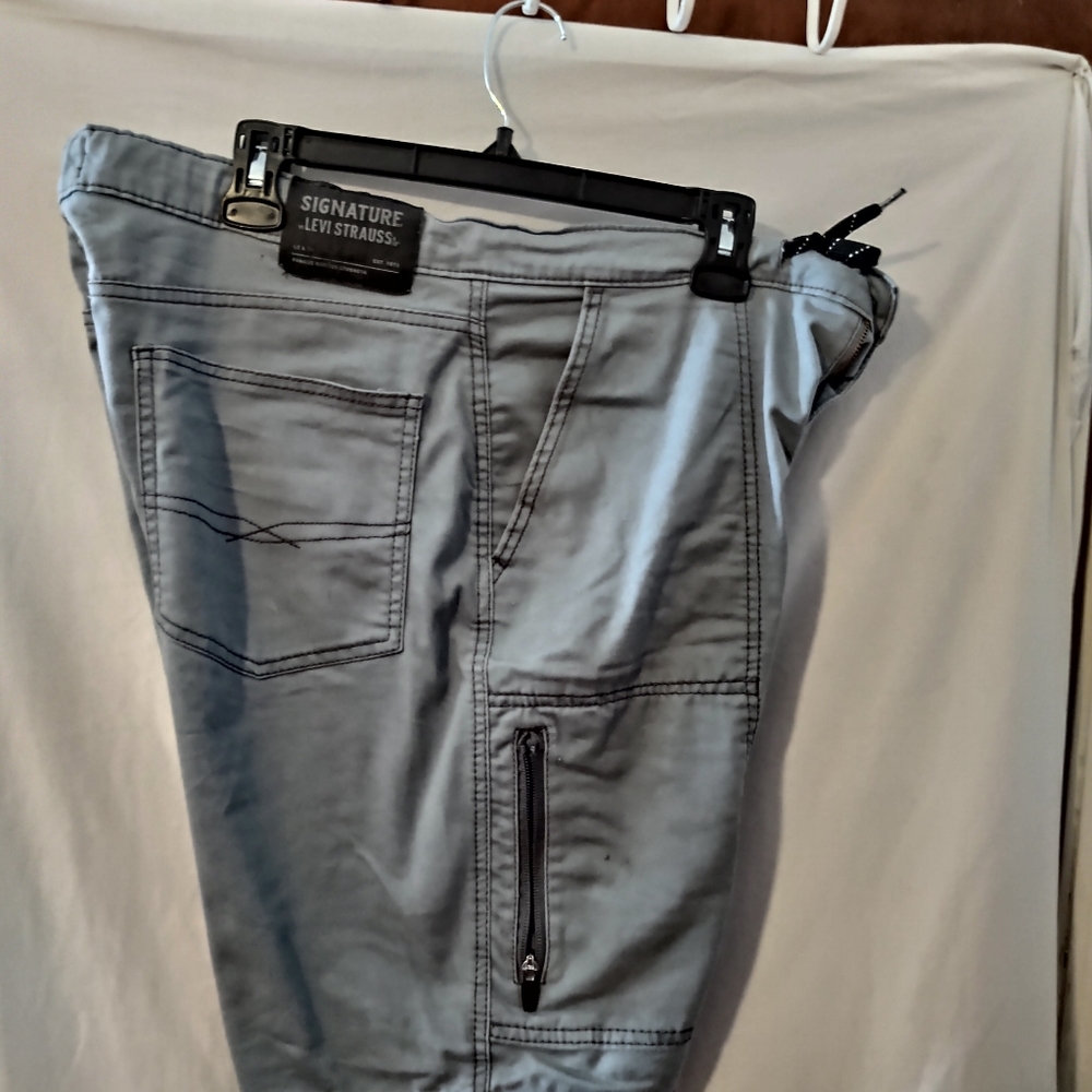 Mens Cargo Shorts, Sz. 36, Levi Strauss